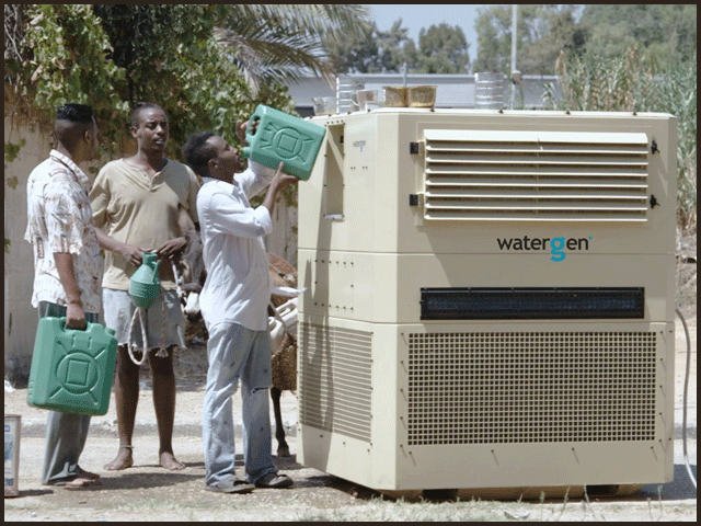 A machine ready to convert moisture of air to the drinking clean water